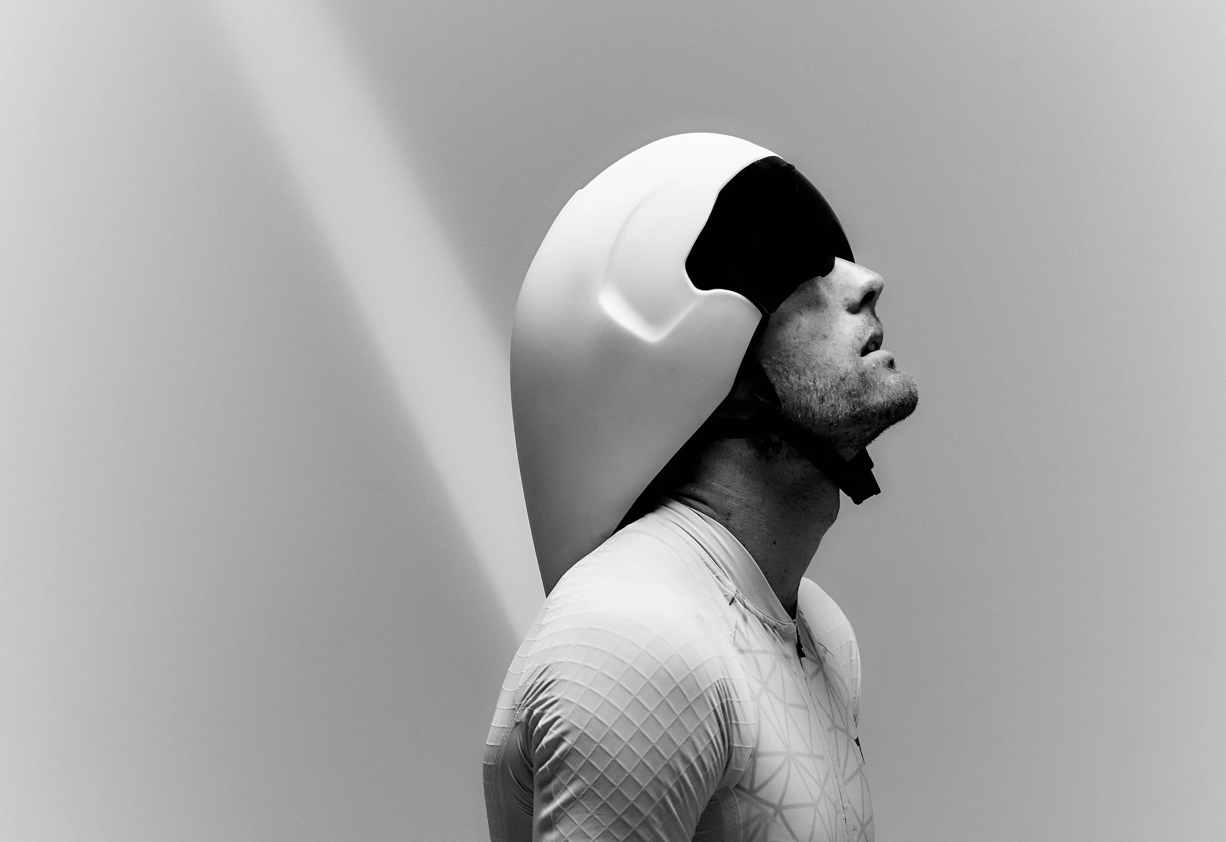 Athlet mit Aero-Helm im Ryzon Tech Lab
